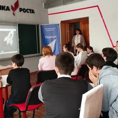 Он век космический открыл 1