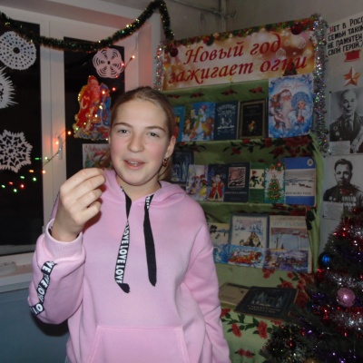 К нам праздник пришёл новогодний, волшебный подарок зимы 8