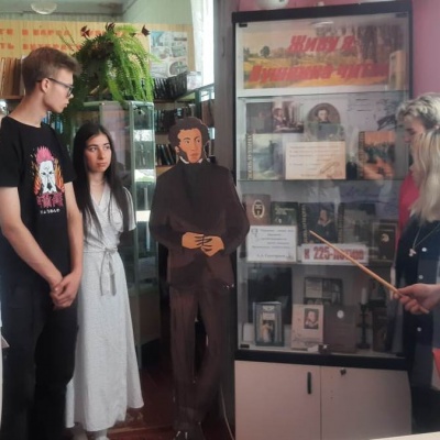 Живу  я,  Пушкина  читая 3