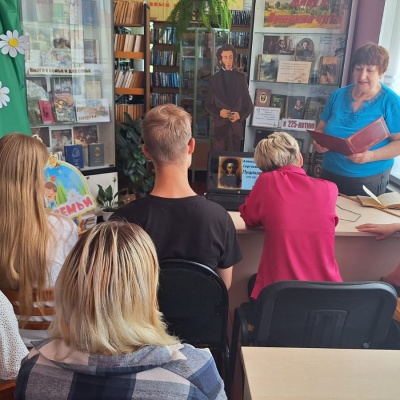 Живу  я,  Пушкина  читая 2