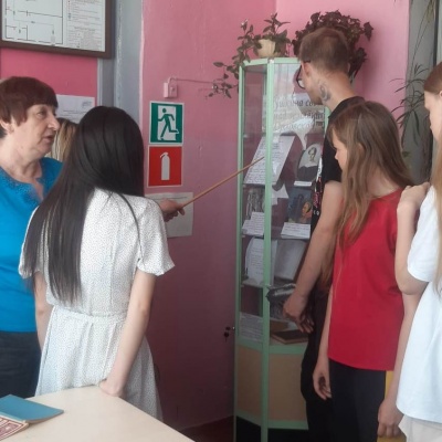 Живу  я,  Пушкина  читая 5