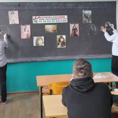 Мы  родились  в  весенний  день  погожий и  оттого  так  на  весну  похожи 4