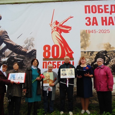 Нет в России семьи такой,  где б не памятен был свой герой 2