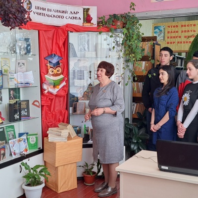 О  тех,  кто  дарит  знания  и  свет 0