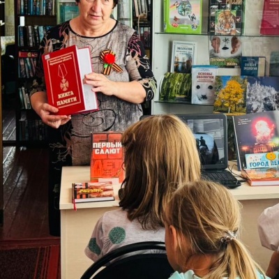 И  вспыхнуло  небо  первым  салютом! 8