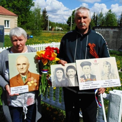 Нет в России семьи такой,  где б не памятен был свой герой 4