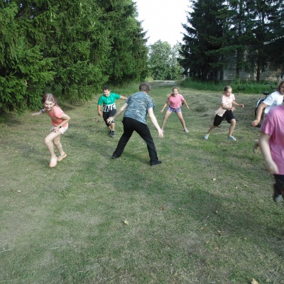 На досуге летним днём в руки книги мы берём 4 На досуге летним днём в руки книги мы берём 4