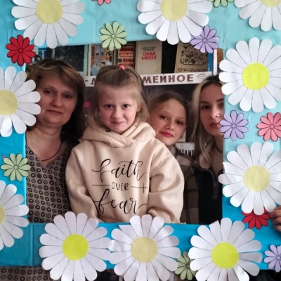 ДЕНЬ СЕМЕЙНОГО ЧТЕНИЯ "ВСЕЙ СЕМЬЁЙ У КНИЖНОЙ ПОЛКИ" 4