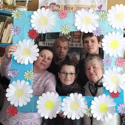 ДЕНЬ СЕМЕЙНОГО ЧТЕНИЯ "ВСЕЙ СЕМЬЁЙ У КНИЖНОЙ ПОЛКИ" 7